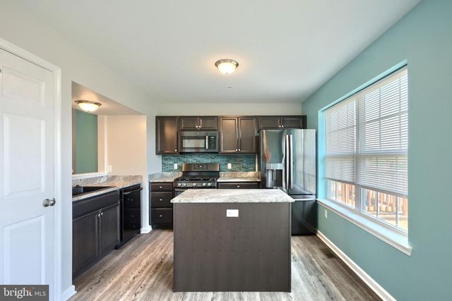 208 ROYAL DR, Manchester, PA 17345