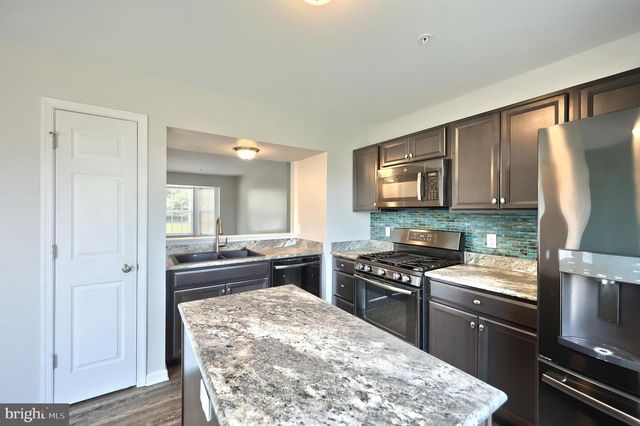 208 ROYAL DR, Manchester, PA 17345