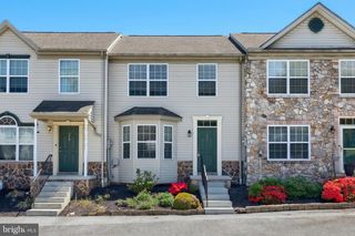 208 ROYAL DR, Manchester, PA 17345