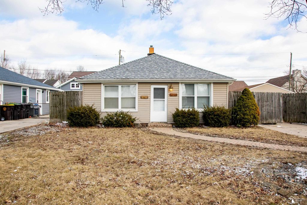 5323 Lathrop Street, Trenton, MI 48183