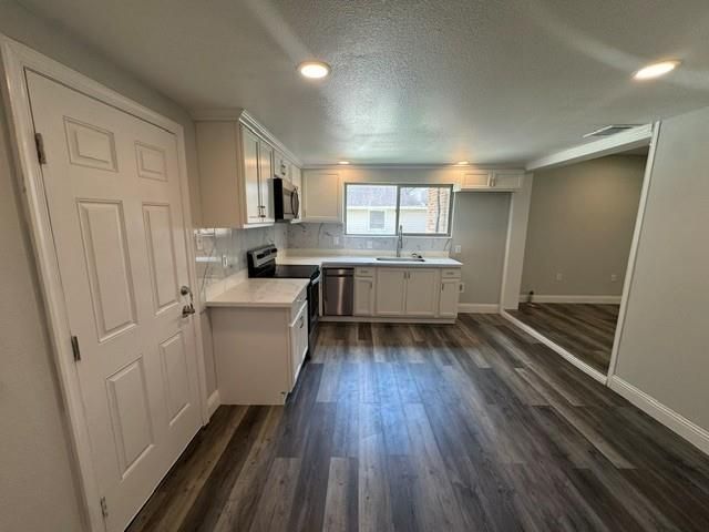 1607 W Houston Dr, La Marque, TX 77568