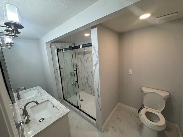 1607 W Houston Dr, La Marque, TX 77568