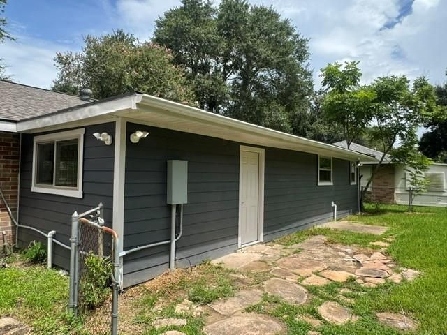 1607 W Houston Dr, La Marque, TX 77568