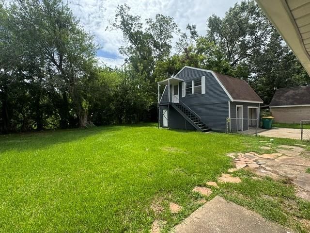 1607 W Houston Dr, La Marque, TX 77568