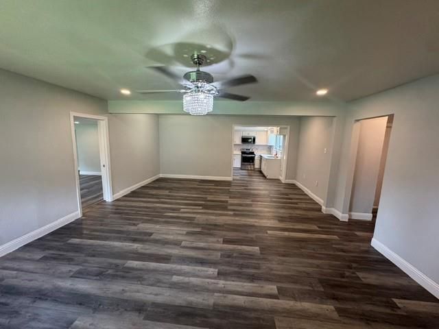 1607 W Houston Dr, La Marque, TX 77568