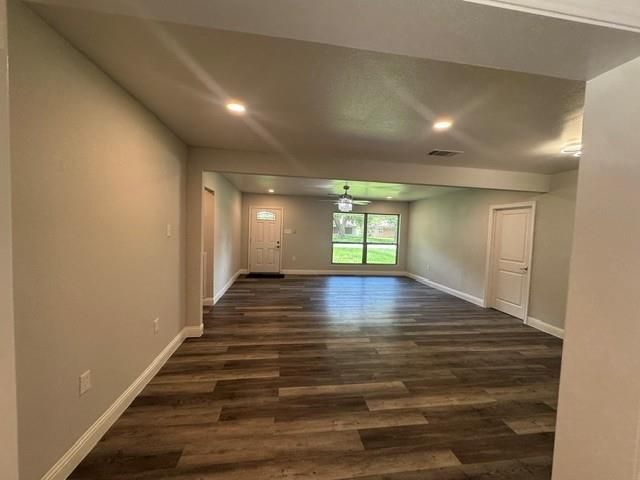 1607 W Houston Dr, La Marque, TX 77568