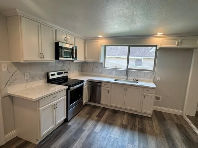 1607 W Houston Dr, La Marque, TX 77568