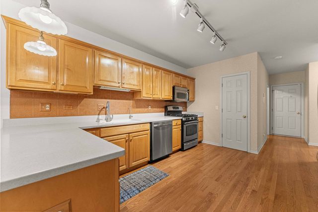 825 Braeman Court, Libertyville, IL 60048