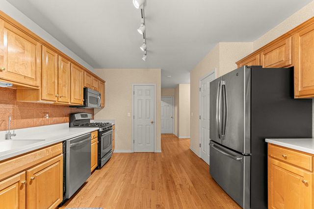 825 Braeman Court, Libertyville, IL 60048