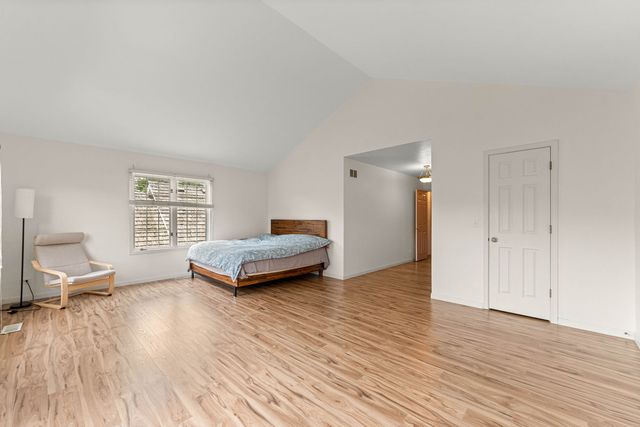 825 Braeman Court, Libertyville, IL 60048
