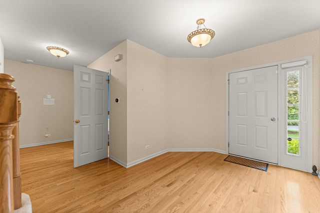 825 Braeman Court, Libertyville, IL 60048