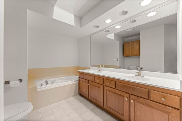 825 Braeman Court, Libertyville, IL 60048