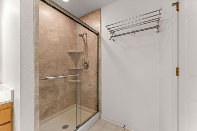 825 Braeman Court, Libertyville, IL 60048