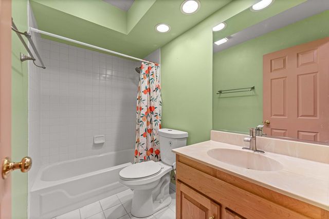 825 Braeman Court, Libertyville, IL 60048