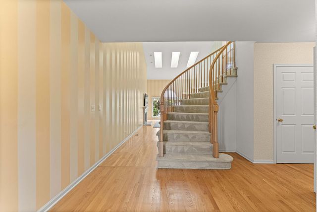 825 Braeman Court, Libertyville, IL 60048
