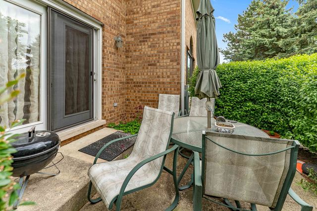 825 Braeman Court, Libertyville, IL 60048
