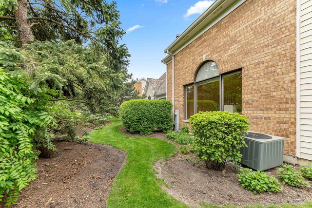 825 Braeman Court, Libertyville, IL 60048