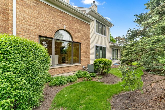 825 Braeman Court, Libertyville, IL 60048