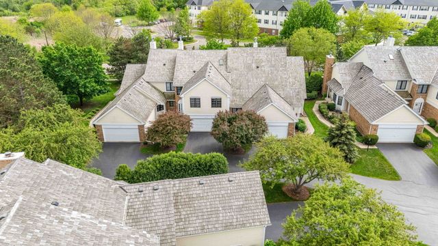 825 Braeman Court, Libertyville, IL 60048