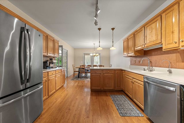 825 Braeman Court, Libertyville, IL 60048