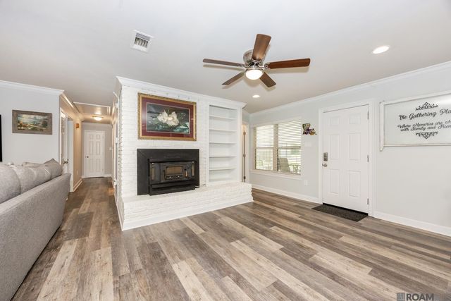 4010 Yardley Dr, Slaughter, LA 70777