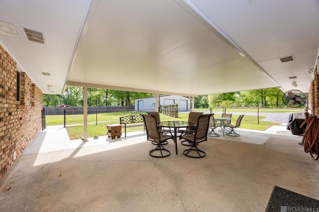 4010 Yardley Dr, Slaughter, LA 70777