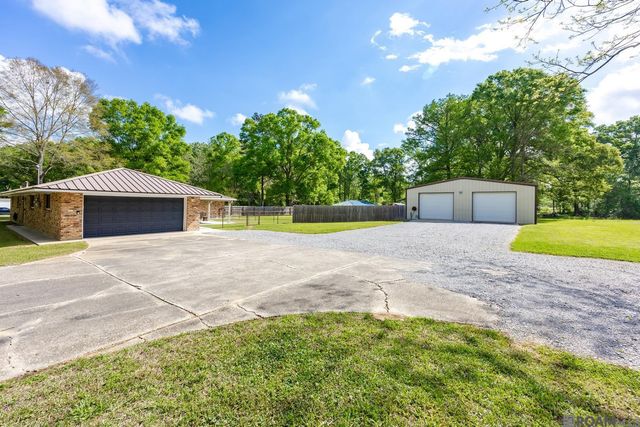 4010 Yardley Dr, Slaughter, LA 70777