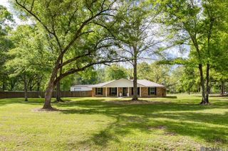 4010 Yardley Dr, Slaughter, LA 70777