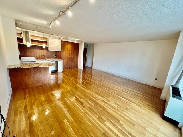 60 Longwood Avenue 306, Brookline, MA 02446