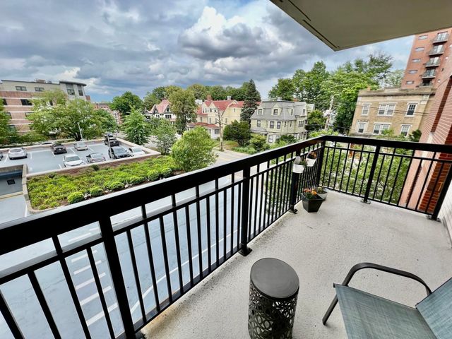 60 Longwood Avenue 306, Brookline, MA 02446