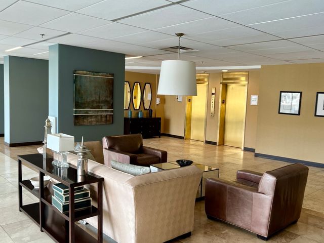 60 Longwood Avenue 306, Brookline, MA 02446