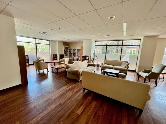 60 Longwood Avenue 306, Brookline, MA 02446