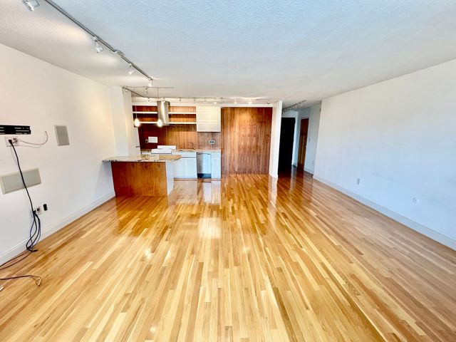60 Longwood Avenue 306, Brookline, MA 02446