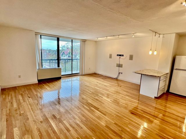 60 Longwood Avenue 306, Brookline, MA 02446