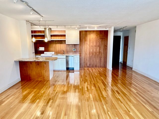 60 Longwood Avenue 306, Brookline, MA 02446