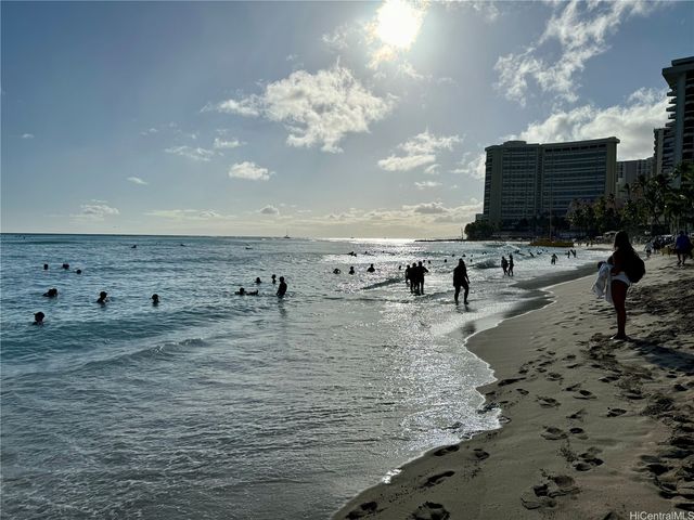 2355 Ala Wai Boulevard 204, Honolulu, HI 96815