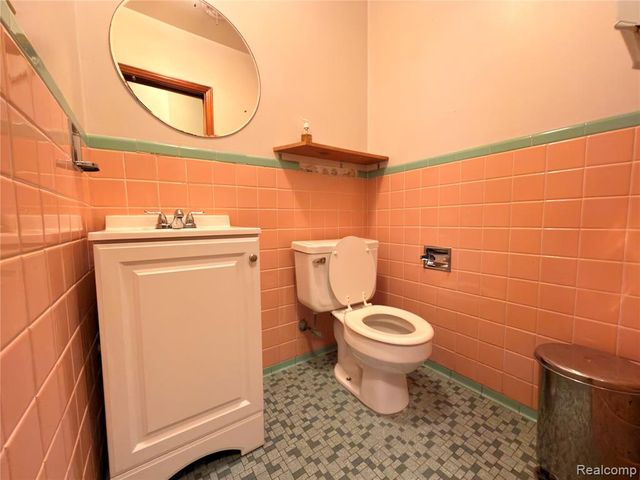 16205 E Warren Avenue, Detroit, MI 48224