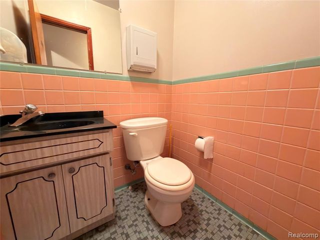 16205 E Warren Avenue, Detroit, MI 48224