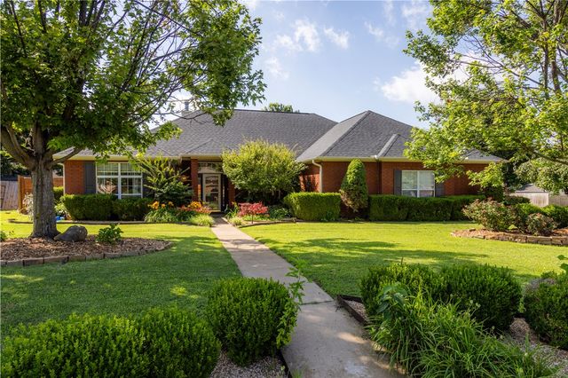 3977 Chesapeake Street, Springdale, AR 72762