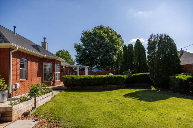 3977 Chesapeake Street, Springdale, AR 72762