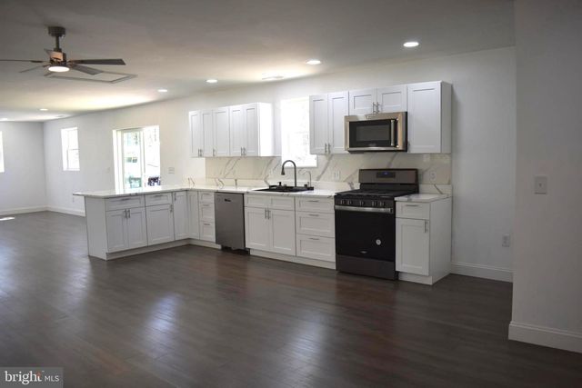 812 5TH RD, Mays Landing, NJ 08330
