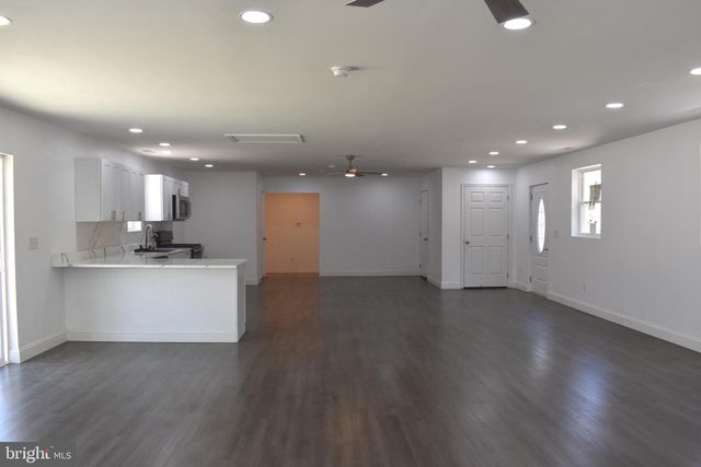 812 5TH RD, Mays Landing, NJ 08330