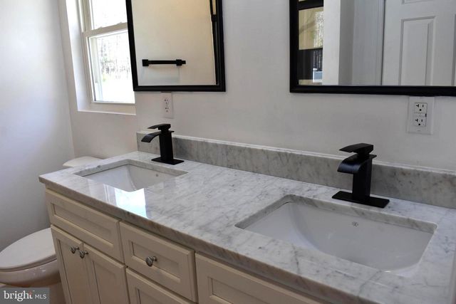 812 5TH RD, Mays Landing, NJ 08330