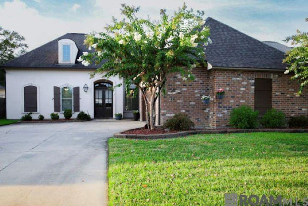 43282 Meadow Grove Dr, Prairieville, LA 70769