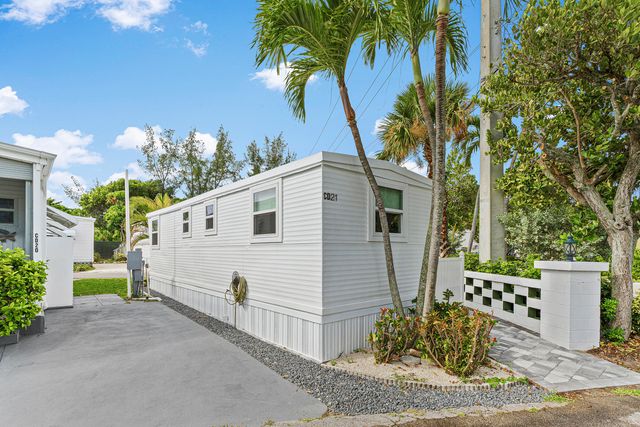 21 Bamboo Drive CD, Briny Breezes, FL 33435