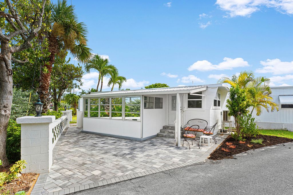 21 Bamboo Drive CD, Briny Breezes, FL 33435