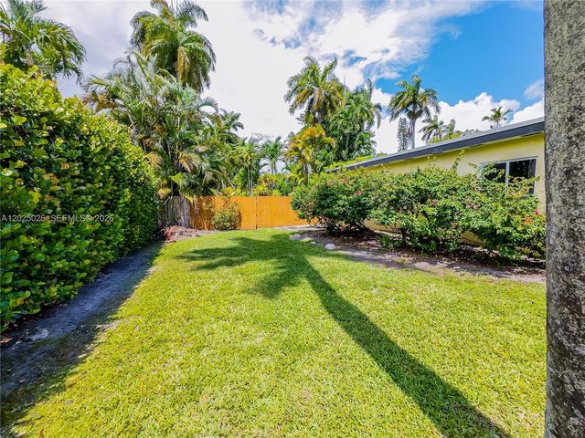 548 East Dr, Miami Springs, FL 33166