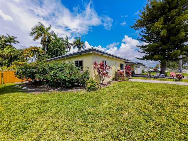 548 East Dr, Miami Springs, FL 33166