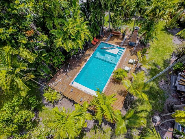 548 East Dr, Miami Springs, FL 33166