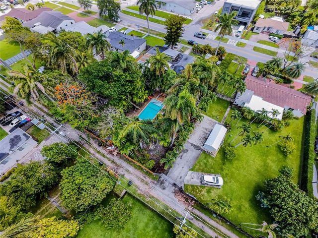 548 East Dr, Miami Springs, FL 33166
